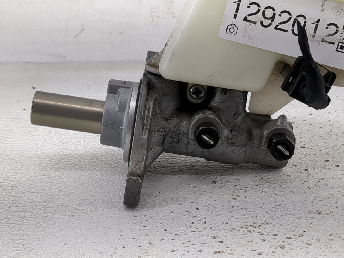 2017-2019 Hyundai Elantra Brake Master Cylinder 1292012 - Oemusedautoparts1.com