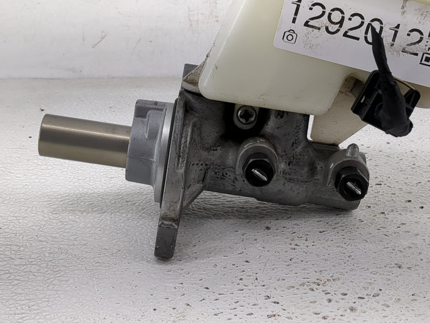 2017-2019 Hyundai Elantra Brake Master Cylinder 1292012 - Oemusedautoparts1.com