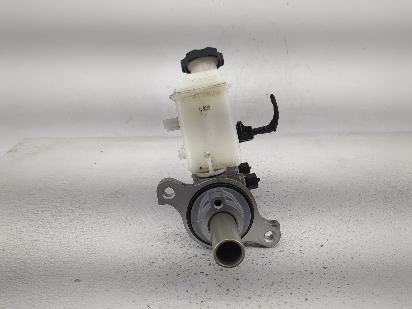 2017-2019 Hyundai Elantra Brake Master Cylinder 1292012 - Oemusedautoparts1.com
