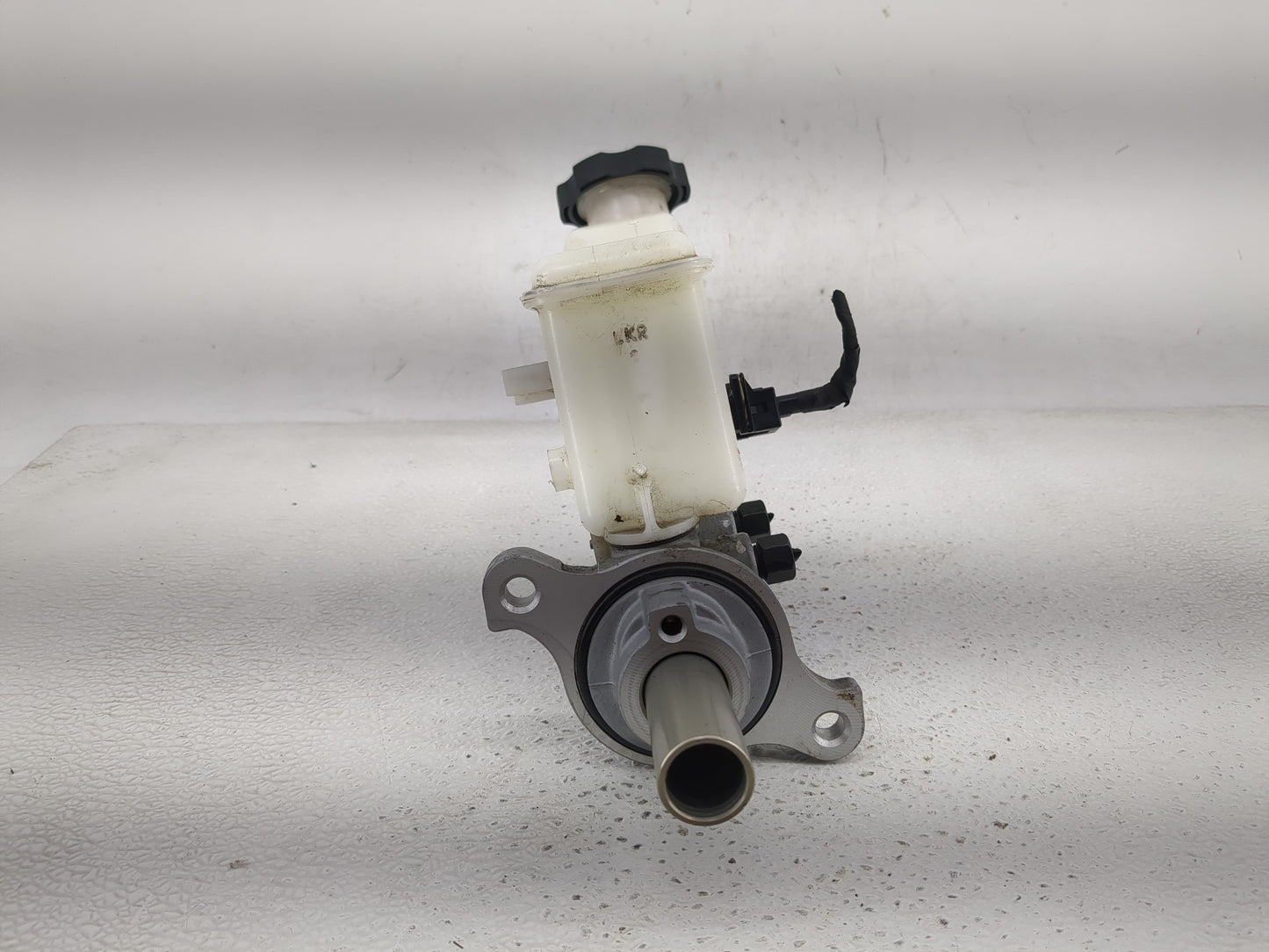 2017-2019 Hyundai Elantra Brake Master Cylinder 1292012 - Oemusedautoparts1.com