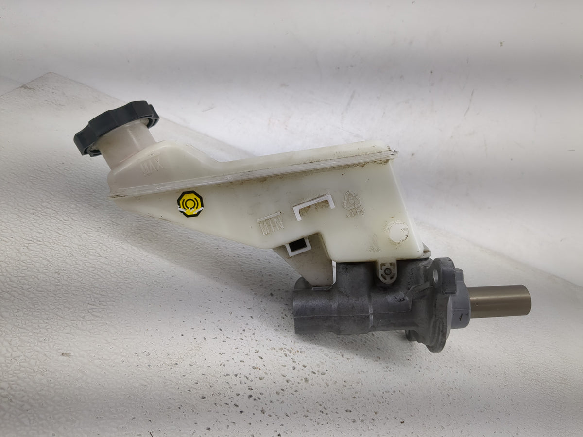 2017-2019 Hyundai Elantra Brake Master Cylinder 1292012 - Oemusedautoparts1.com
