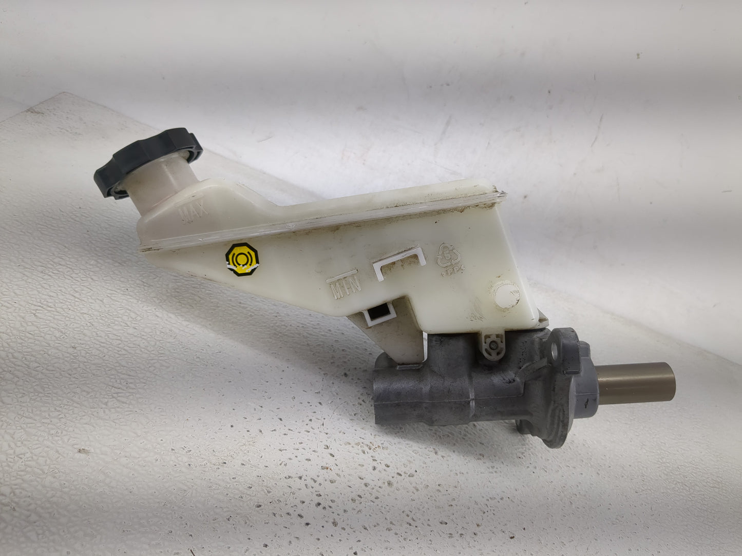 2017-2019 Hyundai Elantra Brake Master Cylinder 1292012 - Oemusedautoparts1.com