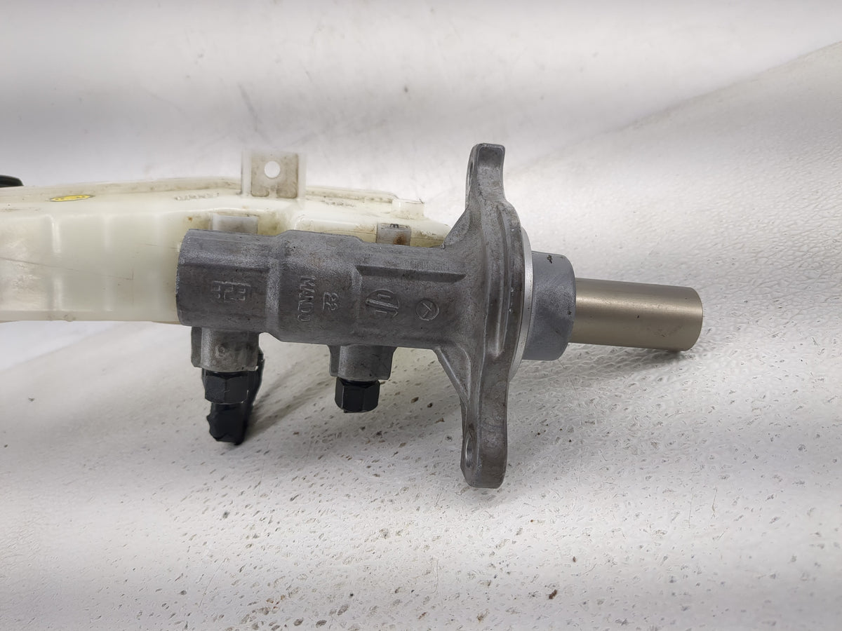 2017-2019 Hyundai Elantra Brake Master Cylinder 1292012 - Oemusedautoparts1.com