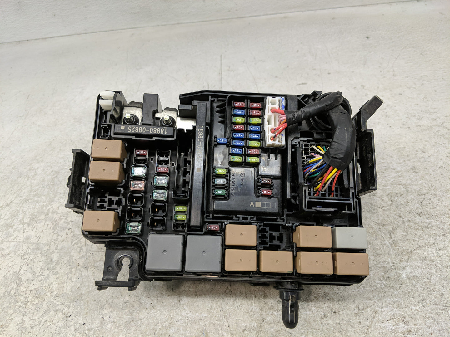 2017 Hyundai Elantra Fusebox Fuse Box Panel Relay Module P/N:919956-F2020 Fits OEM Used Auto Parts - Oemusedautoparts1.com