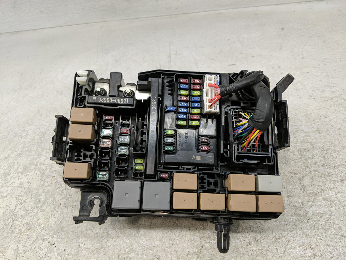 2017 Hyundai Elantra Fusebox Fuse Box Panel Relay Module P/N:919956-F2020 Fits OEM Used Auto Parts - Oemusedautoparts1.com