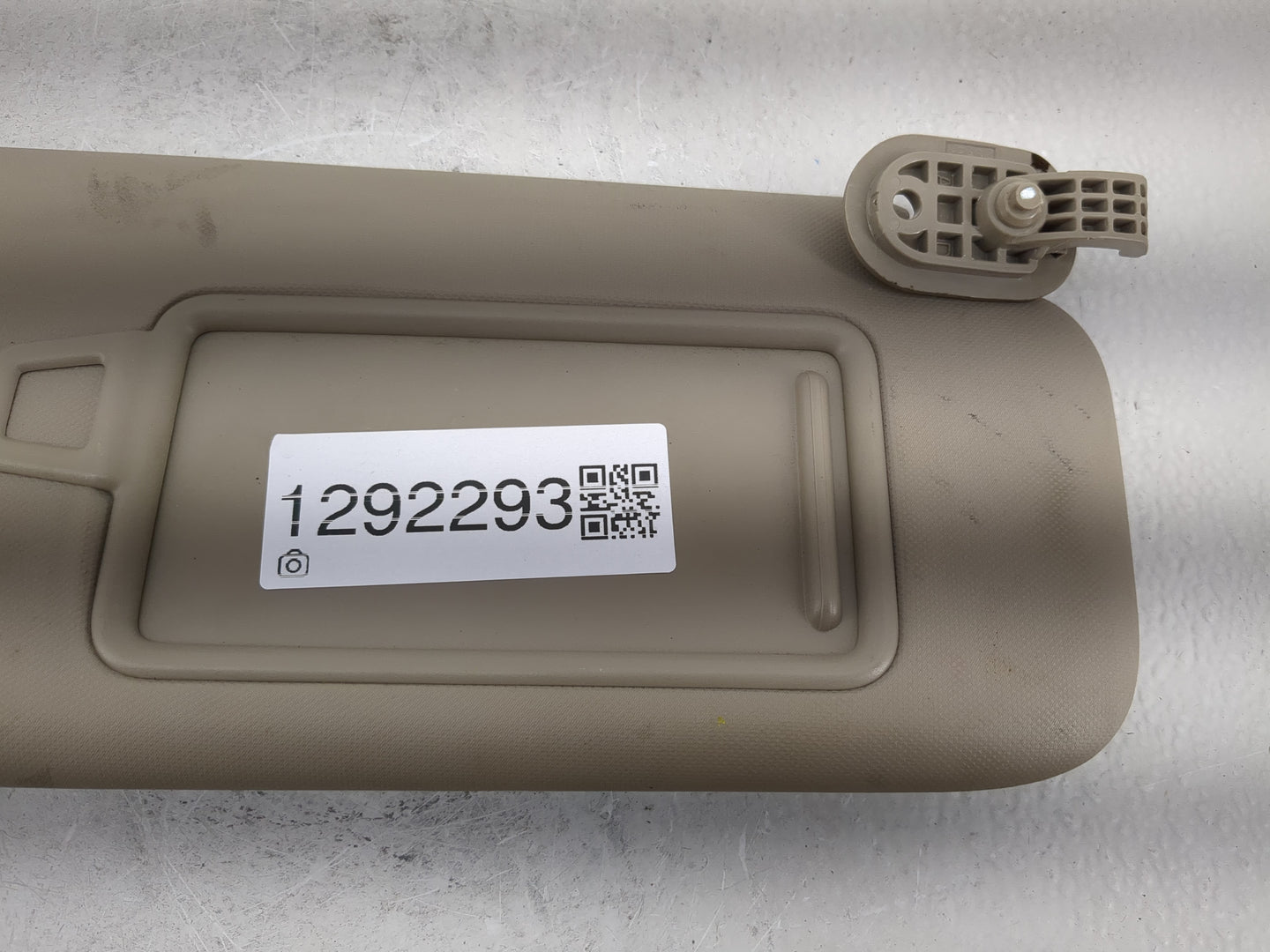 2017-2020 Hyundai Elantra Sun Visor Shade Replacement Passenger Right Mirror Fits Fits 2017 2018 2019 2020 OEM Used Auto Par