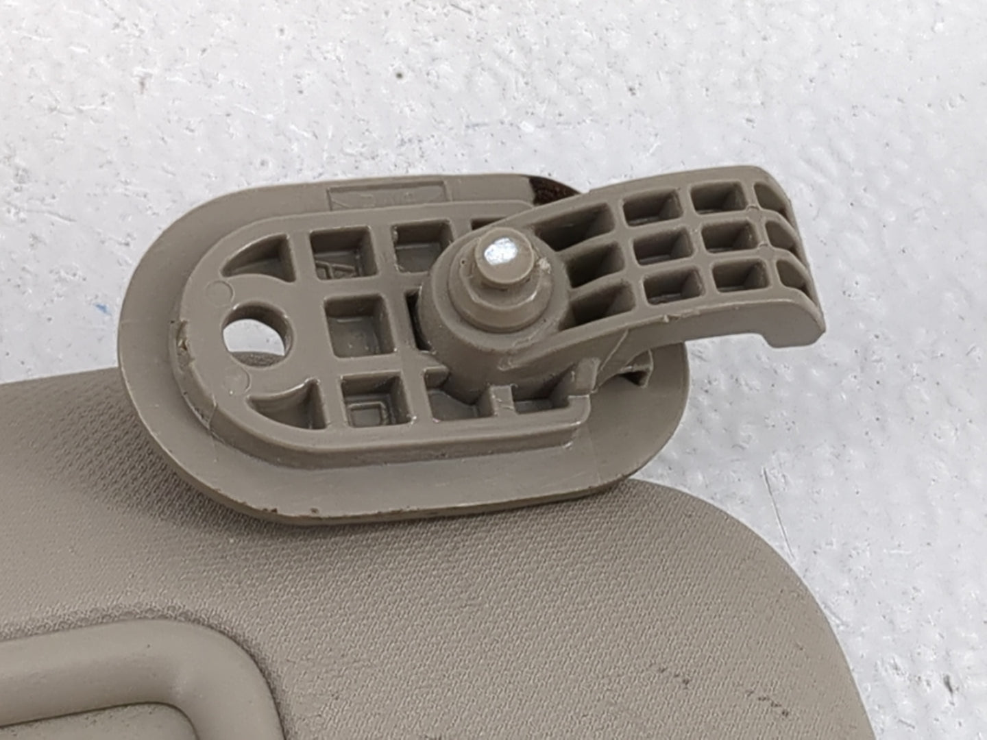 2017-2020 Hyundai Elantra Sun Visor Shade Replacement Passenger Right Mirror Fits Fits 2017 2018 2019 2020 OEM Used Auto Par