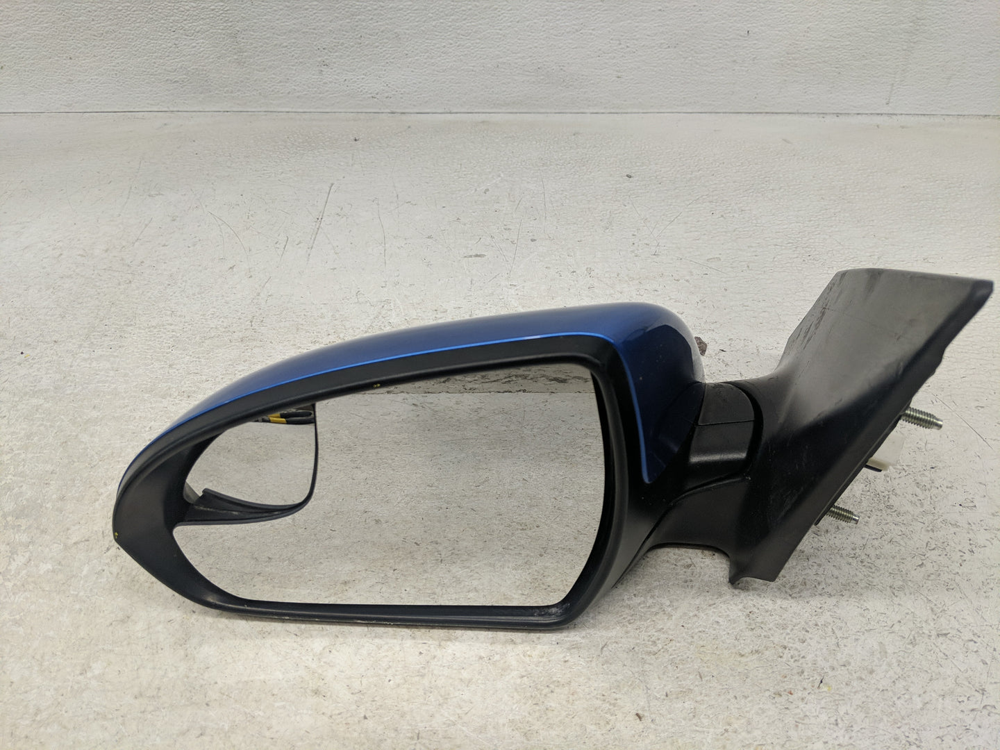 2017-2020 Hyundai Elantra Driver Side View Mirror - Left Door Mirror OEM Used - Oemusedautoparts1.com