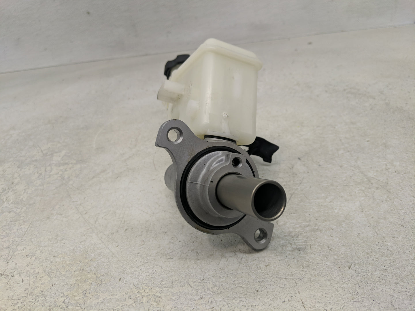 2017-2019 Hyundai Elantra Brake Master Cylinder - Oemusedautoparts1.com