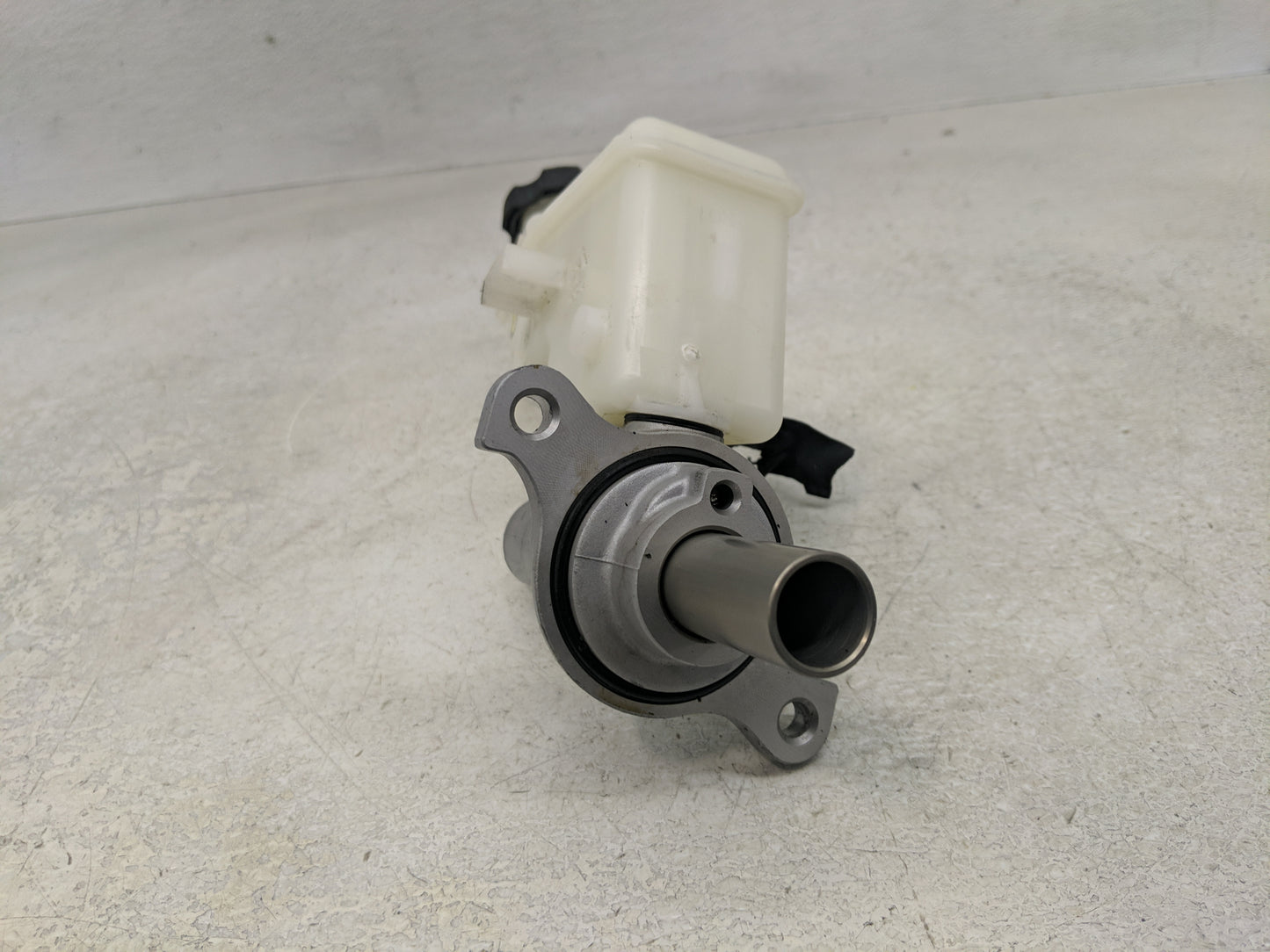2017-2019 Hyundai Elantra Brake Master Cylinder 1311264 - Oemusedautoparts1.com