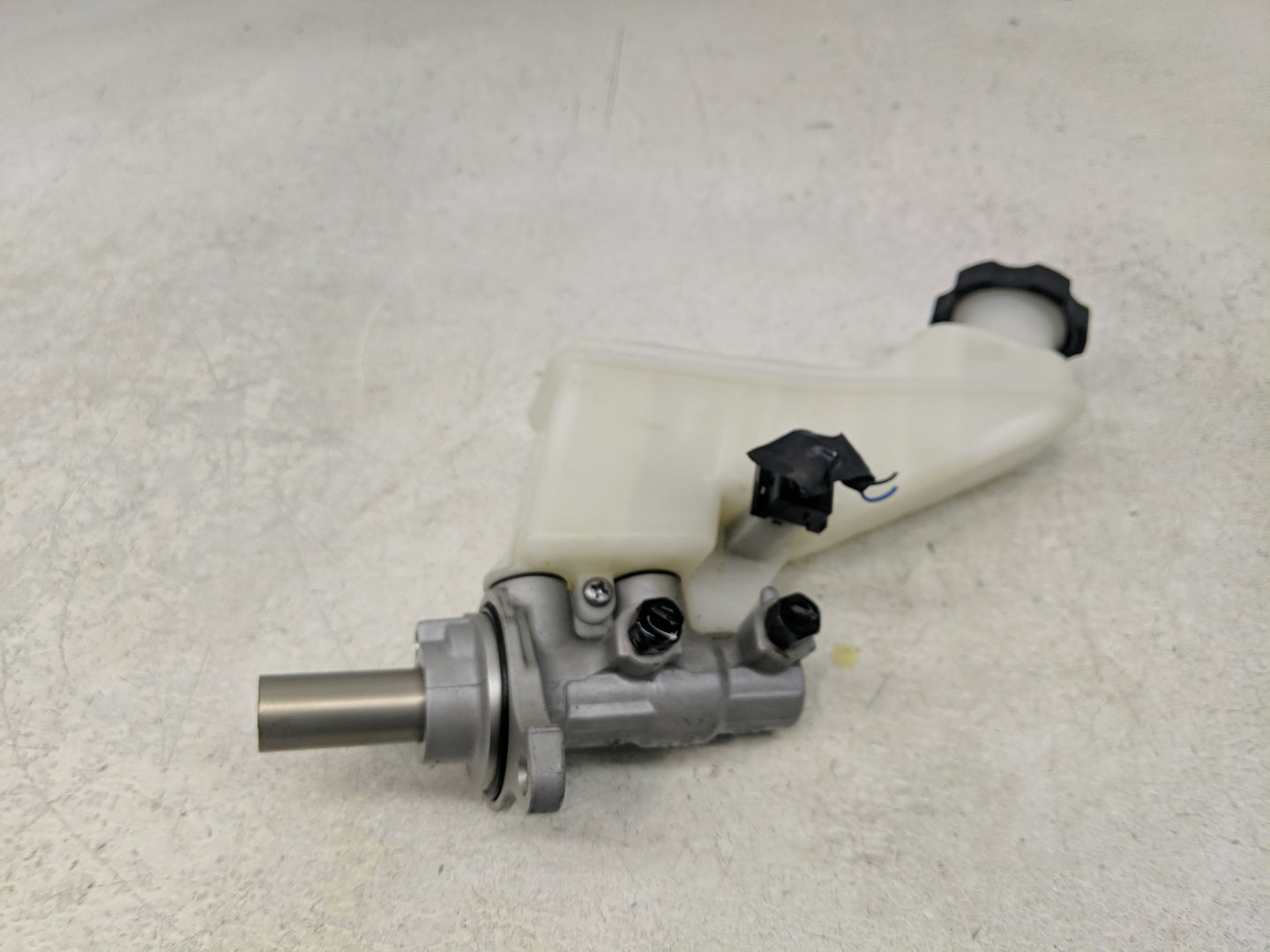2017-2019 Hyundai Elantra Brake Master Cylinder - Oemusedautoparts1.com