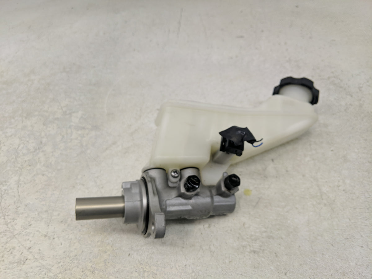 2017-2019 Hyundai Elantra Brake Master Cylinder 1311264 - Oemusedautoparts1.com