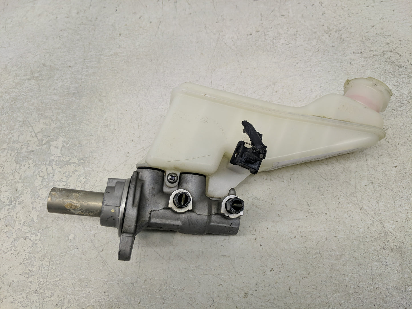 2017-2019 Hyundai Elantra Brake Master Cylinder - Oemusedautoparts1.com