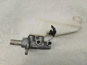 compare product 2017-2019 Hyundai Elantra Brake Master Cylinder 1312065