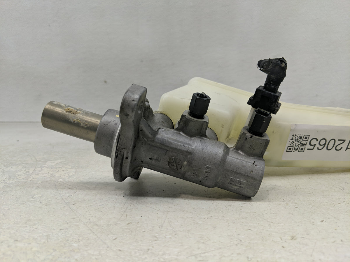 2017-2019 Hyundai Elantra Brake Master Cylinder 1312065 - Oemusedautoparts1.com