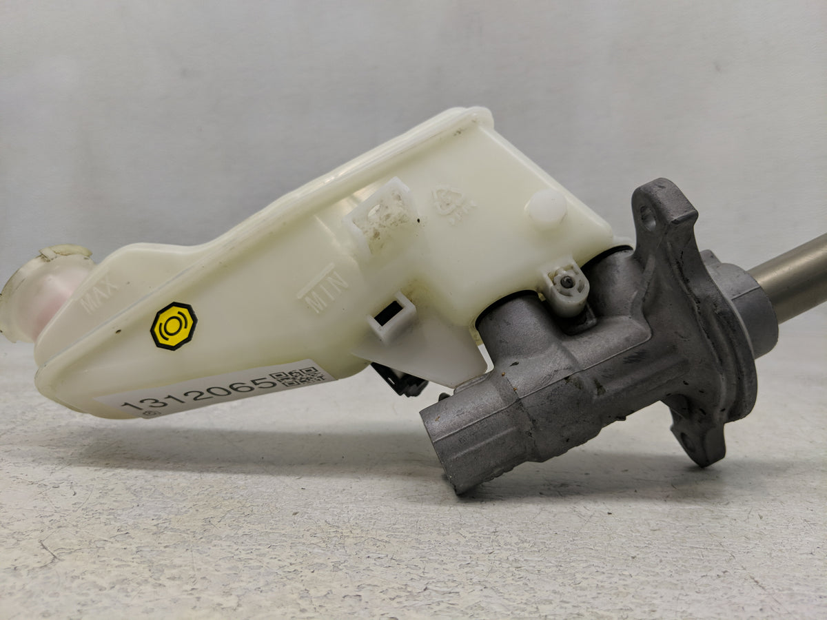 2017-2019 Hyundai Elantra Brake Master Cylinder 1312065 - Oemusedautoparts1.com