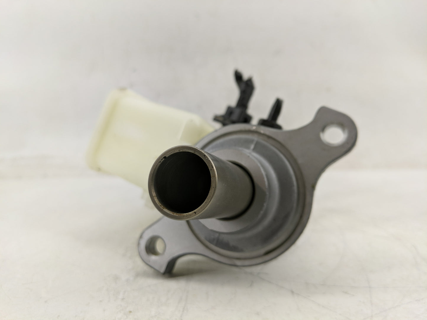 2017-2019 Hyundai Elantra Brake Master Cylinder - Oemusedautoparts1.com