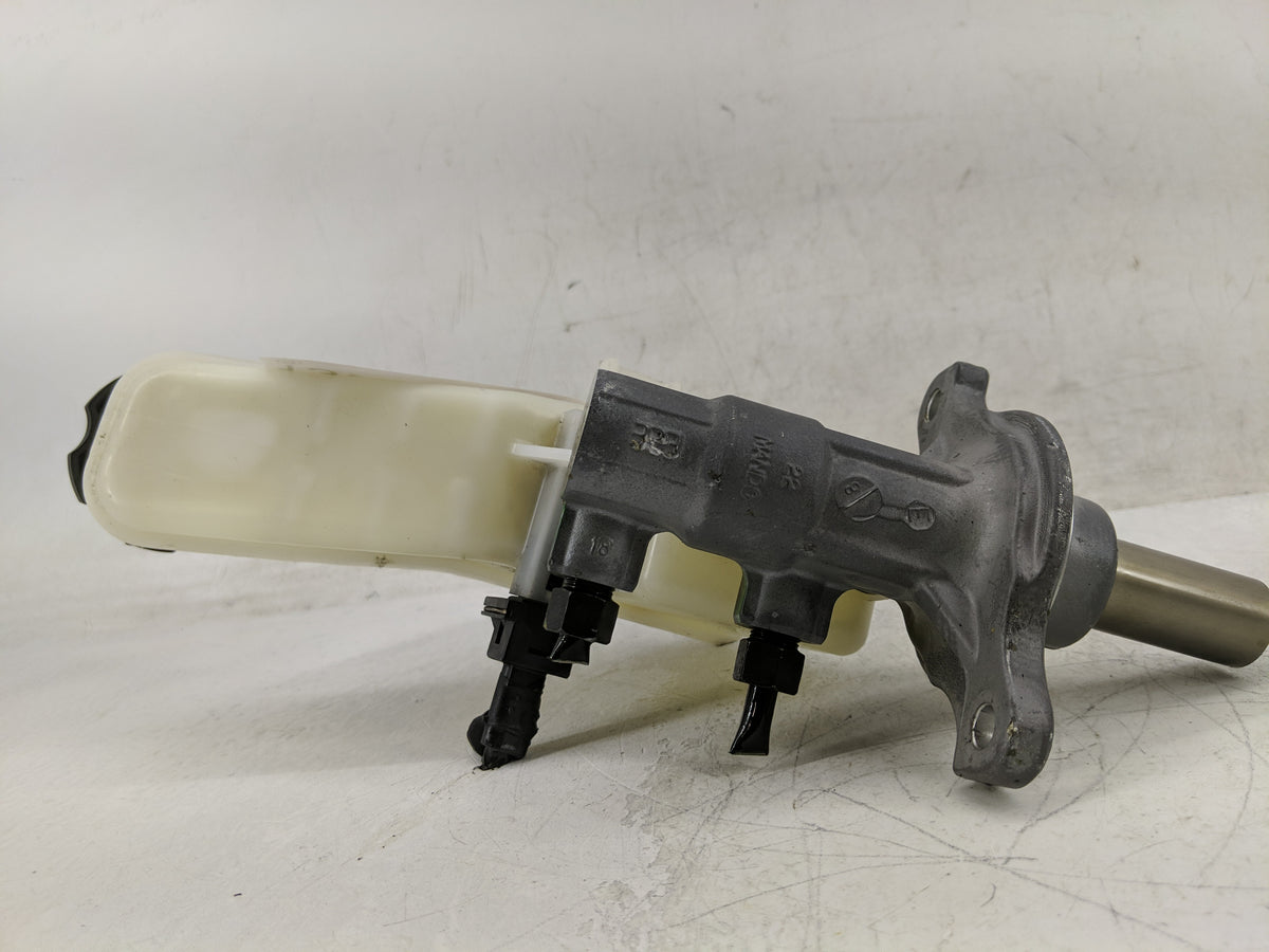 2017-2019 Hyundai Elantra Brake Master Cylinder 1312688 - Oemusedautoparts1.com