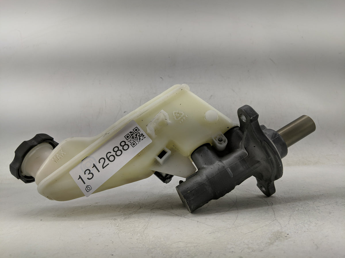 2017-2019 Hyundai Elantra Brake Master Cylinder 1312688 - Oemusedautoparts1.com