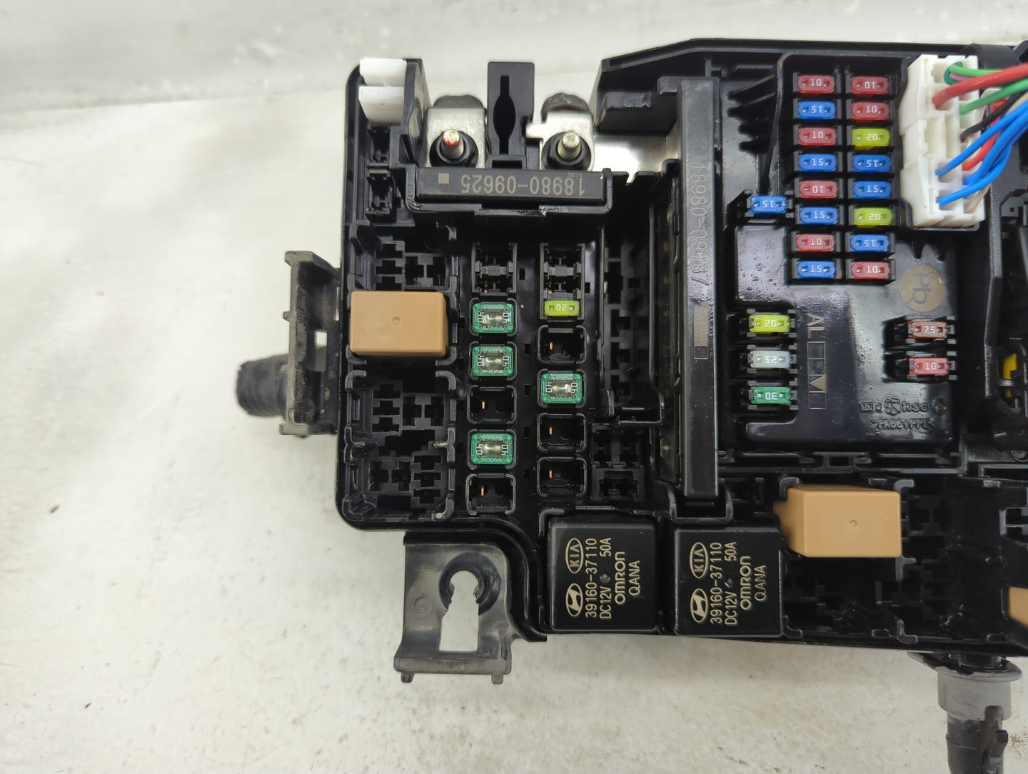 2017 Hyundai Elantra Fusebox Fuse Box Panel Relay Module P/N:91200F3140 Fits OEM Used Auto Parts - Oemusedautoparts1.com