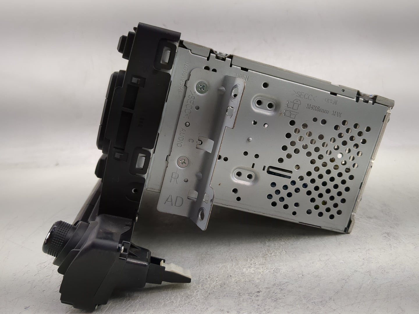 2017-2018 Hyundai Elantra Radio AM FM Cd Player Receiver Replacement P/N:96170-F2110UAT Fits Fits 2017 2018 OEM Used Auto Pa