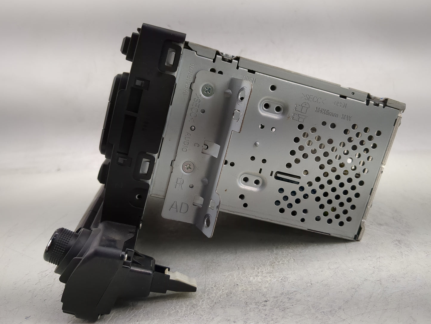 2017-2018 Hyundai Elantra Radio AM FM Cd Player Receiver Replacement P/N:96170-F2110UAT Fits Fits 2017 2018 OEM Used Auto Pa