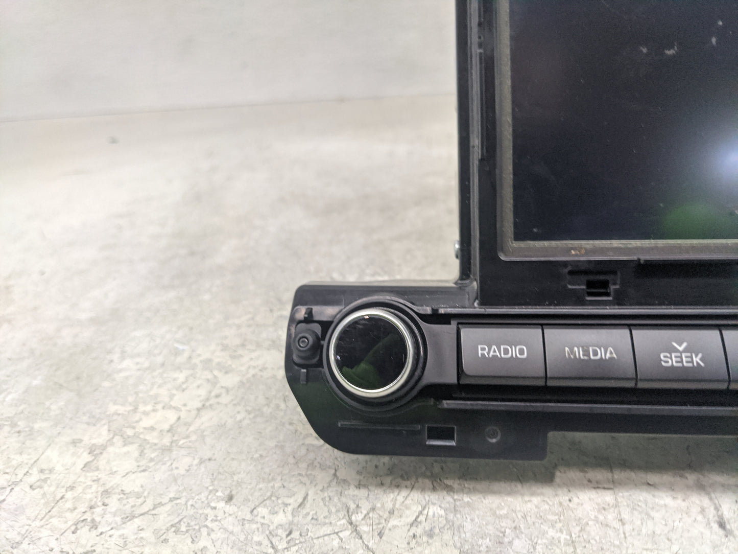 2016-2017 Hyundai Elantra Radio AM FM Cd Player Receiver Replacement P/N:96560-F2110UAT Fits Fits 2016 2017 OEM Used Auto Pa