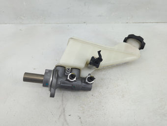 compare product 2017-2019 Hyundai Elantra Brake Master Cylinder 1376362