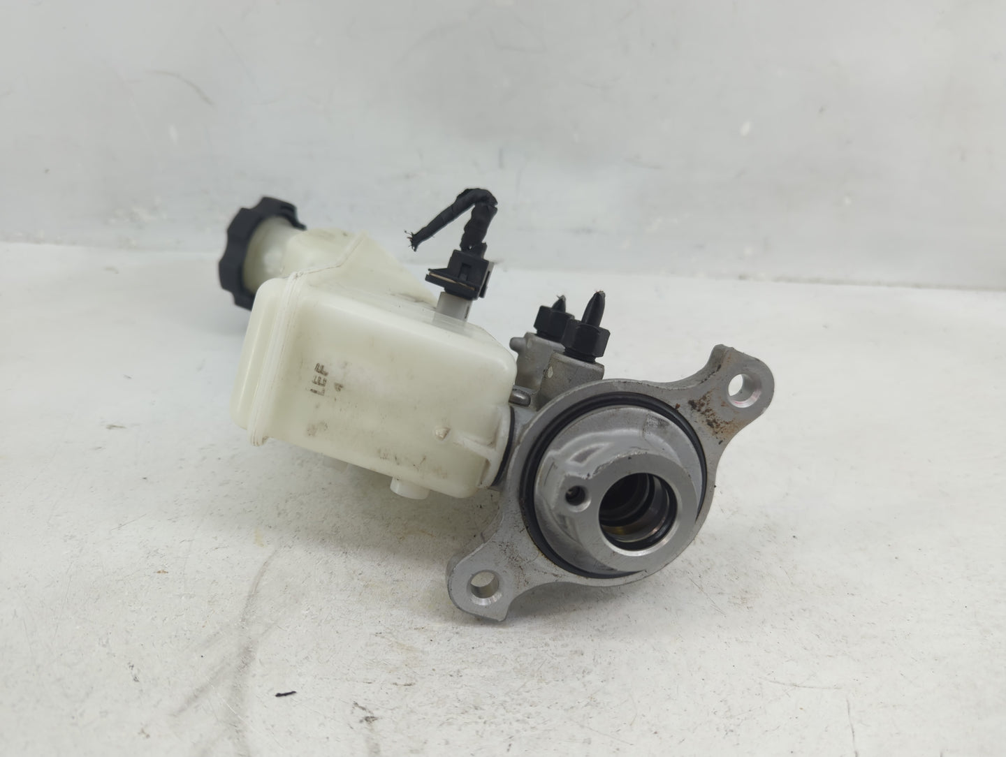 2017-2019 Hyundai Elantra Brake Master Cylinder - Oemusedautoparts1.com