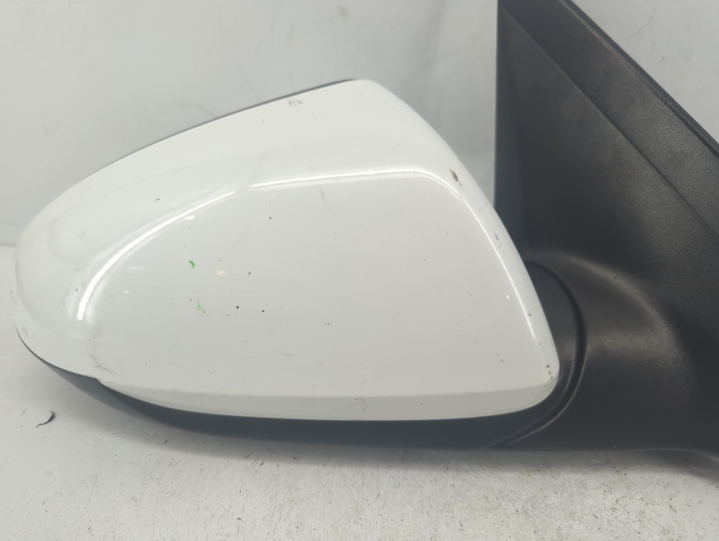 2017-2018 Hyundai Elantra Passenger Side View Mirror - Right Door Mirror OEM Used - Oemusedautoparts1.com