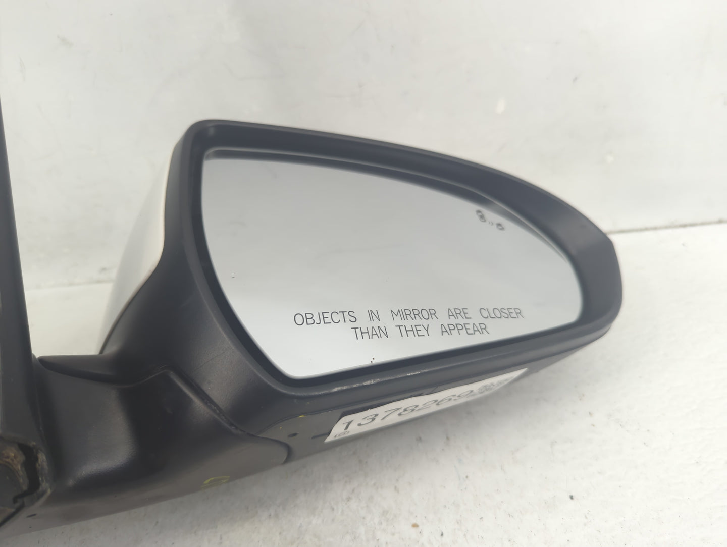 2017-2018 Hyundai Elantra Passenger Side View Mirror - Right Door Mirror OEM Used - Oemusedautoparts1.com