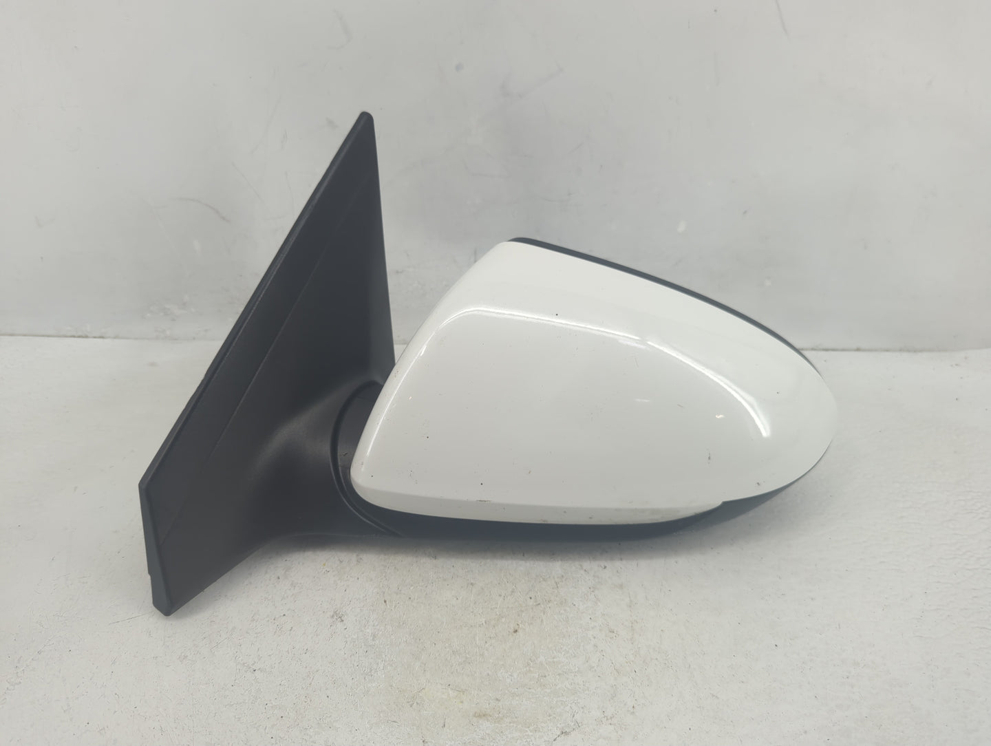 2017-2020 Hyundai Elantra Driver Side View Mirror - Left Door Mirror OEM Used - Oemusedautoparts1.com
