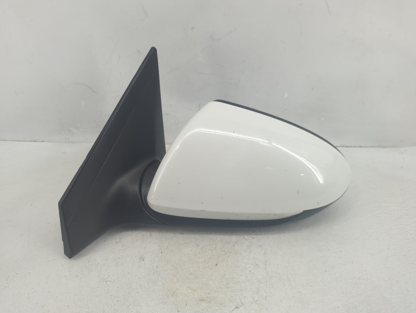 2017-2020 Hyundai Elantra Driver Side View Mirror - Left Door Mirror OEM Used - Oemusedautoparts1.com