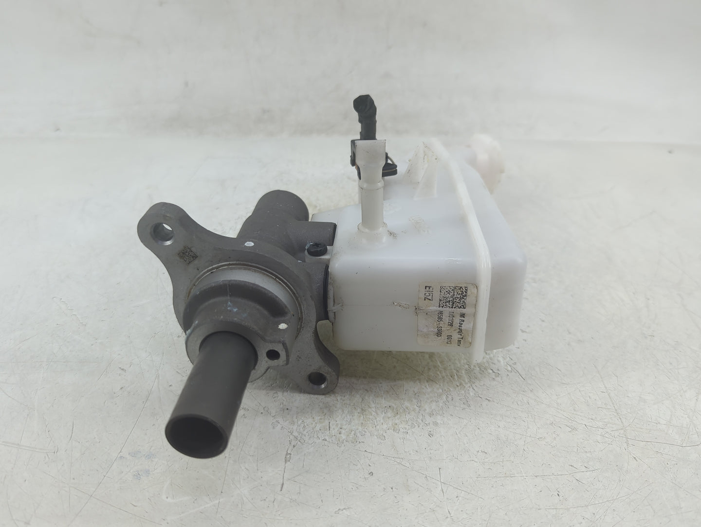 2017-2019 Hyundai Elantra Brake Master Cylinder 1383099 - Oemusedautoparts1.com