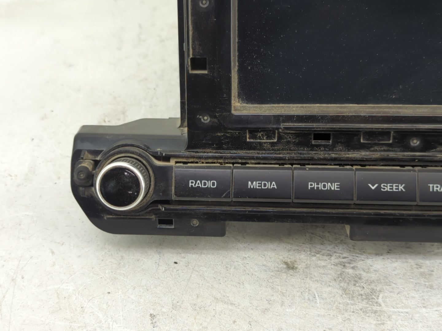 2017-2018 Hyundai Elantra Radio AM FM Cd Player Receiver Replacement P/N:96160-F2121UAT Fits Fits 2017 2018 OEM Used Auto Pa