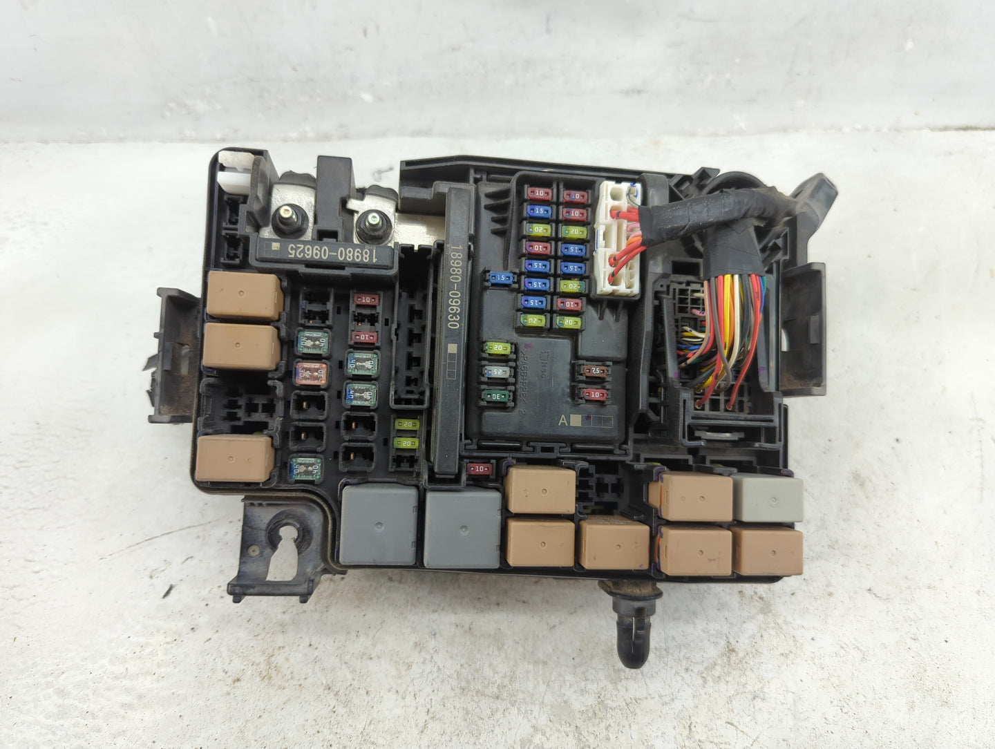 2017 Hyundai Elantra Fusebox Fuse Box Panel Relay Module P/N:91956-F2020 Fits OEM Used Auto Parts - Oemusedautoparts1.com
