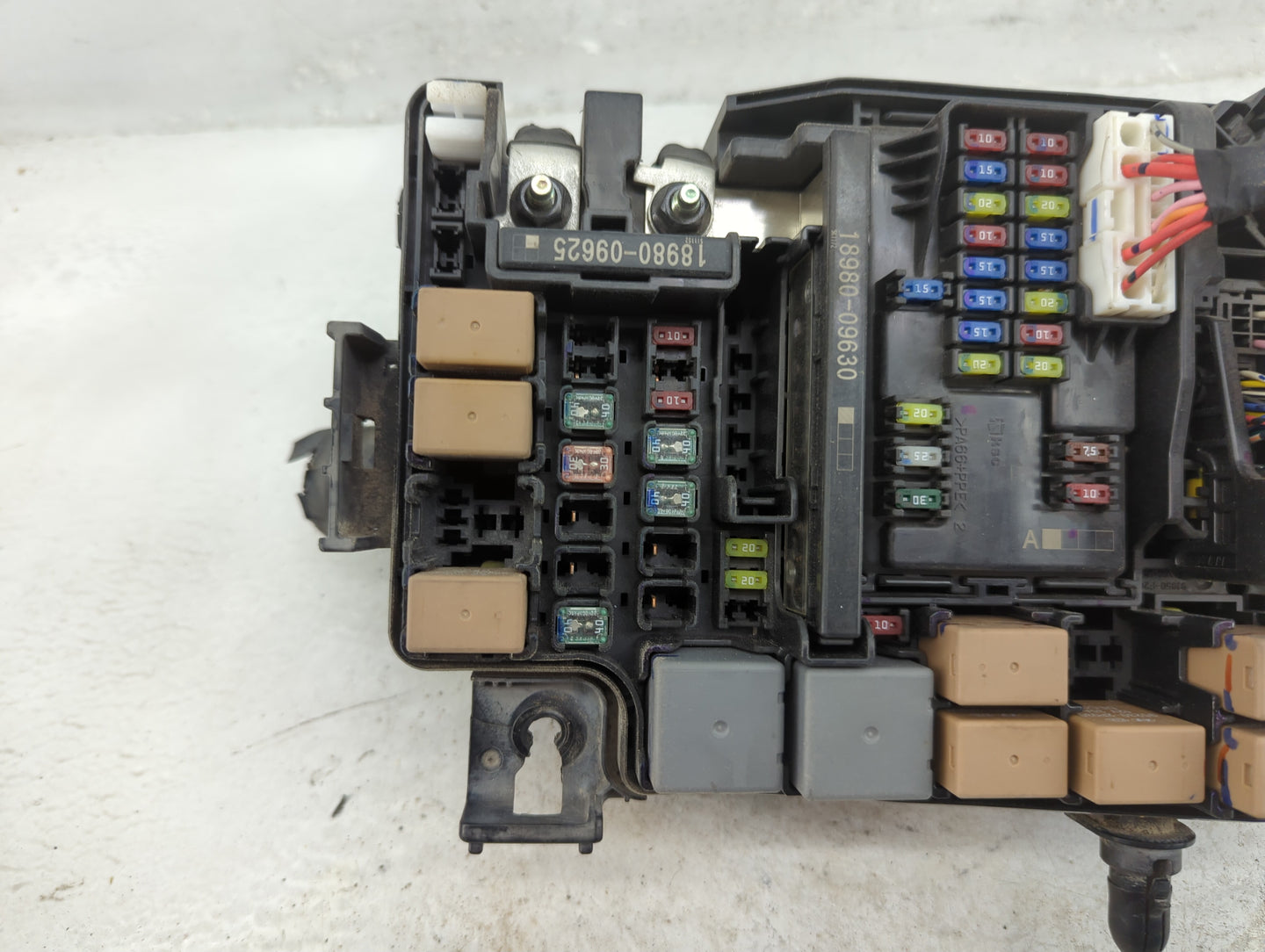 2017 Hyundai Elantra Fusebox Fuse Box Panel Relay Module P/N:91956-F2020 Fits OEM Used Auto Parts - Oemusedautoparts1.com