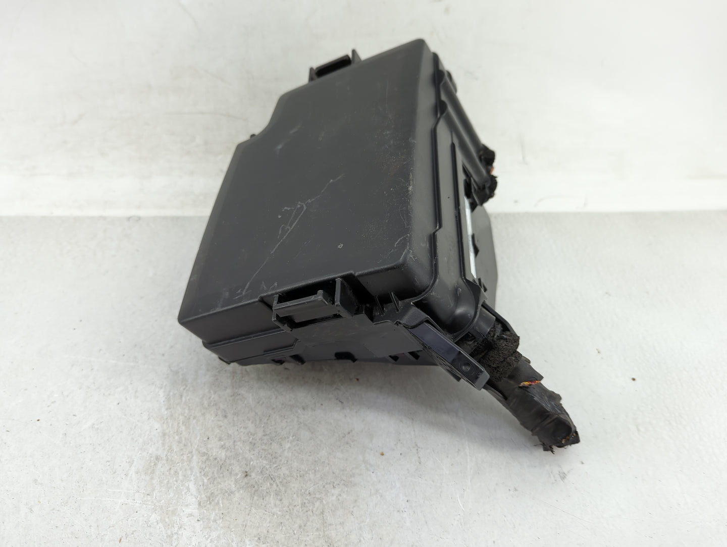 2017 Hyundai Elantra Fusebox Fuse Box Panel Relay Module Fits OEM Used Auto Parts - Oemusedautoparts1.com