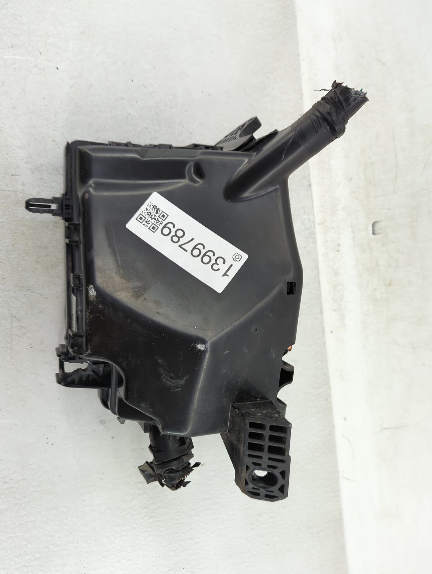 2017 Hyundai Elantra Fusebox Fuse Box Panel Relay Module Fits OEM Used Auto Parts - Oemusedautoparts1.com