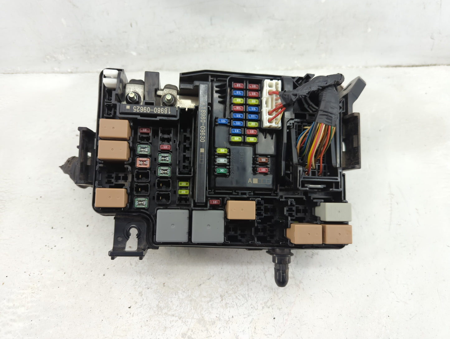 2017 Hyundai Elantra Fusebox Fuse Box Panel Relay Module Fits OEM Used Auto Parts - Oemusedautoparts1.com