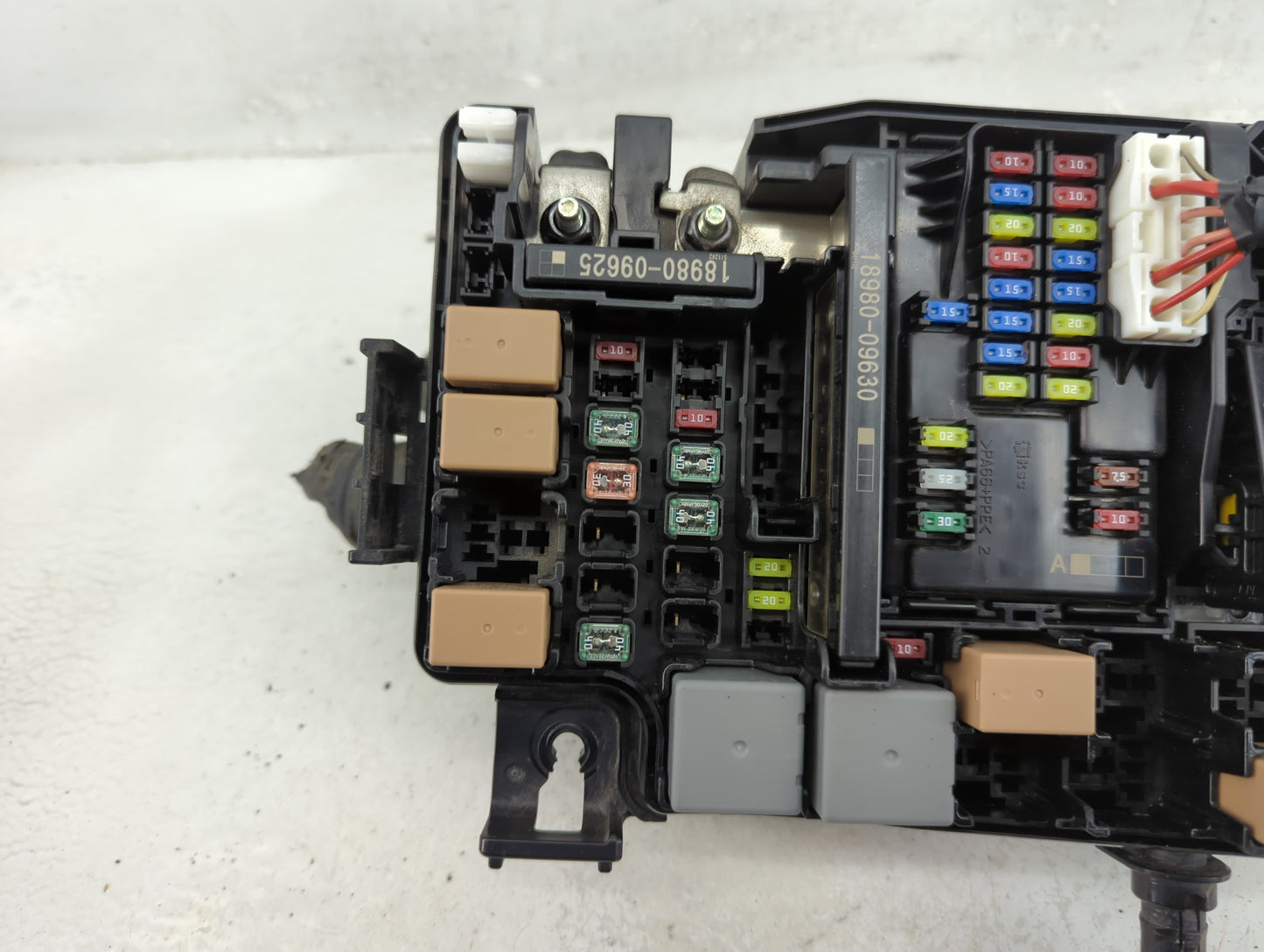 2017 Hyundai Elantra Fusebox Fuse Box Panel Relay Module Fits OEM Used Auto Parts - Oemusedautoparts1.com
