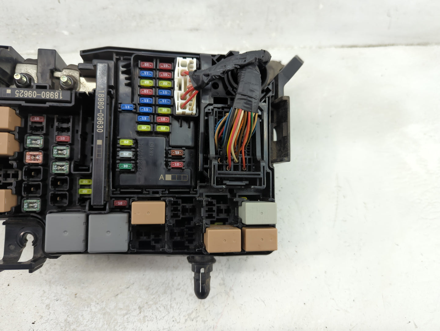 2017 Hyundai Elantra Fusebox Fuse Box Panel Relay Module Fits OEM Used Auto Parts - Oemusedautoparts1.com