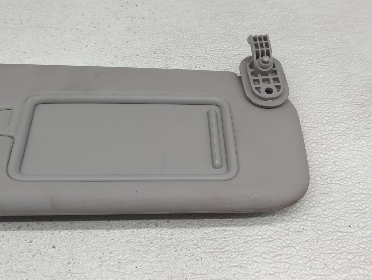 2017-2020 Hyundai Elantra Sun Visor Shade Replacement Passenger Right Mirror Fits Fits 2017 2018 2019 2020 OEM Used Auto Par