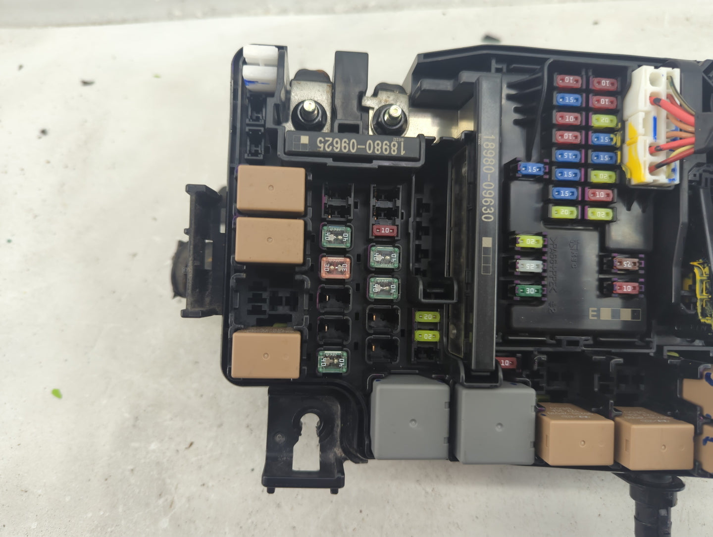 2017 Hyundai Elantra Fusebox Fuse Box Panel Relay Module P/N:91956-F2021 Fits OEM Used Auto Parts - Oemusedautoparts1.com