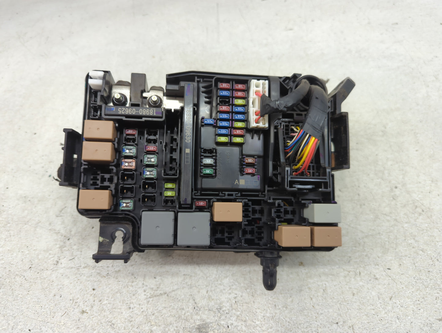2017 Hyundai Elantra Fusebox Fuse Box Panel Relay Module P/N:91956-F2020 Fits OEM Used Auto Parts - Oemusedautoparts1.com