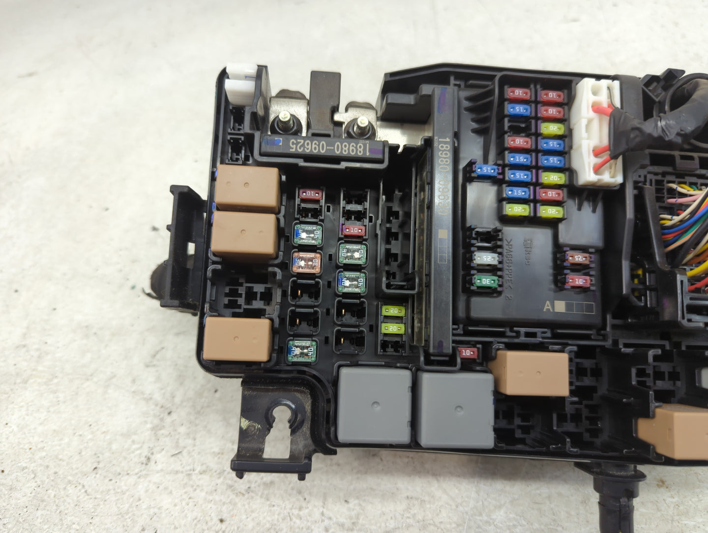 2017 Hyundai Elantra Fusebox Fuse Box Panel Relay Module P/N:91956-F2020 Fits OEM Used Auto Parts - Oemusedautoparts1.com