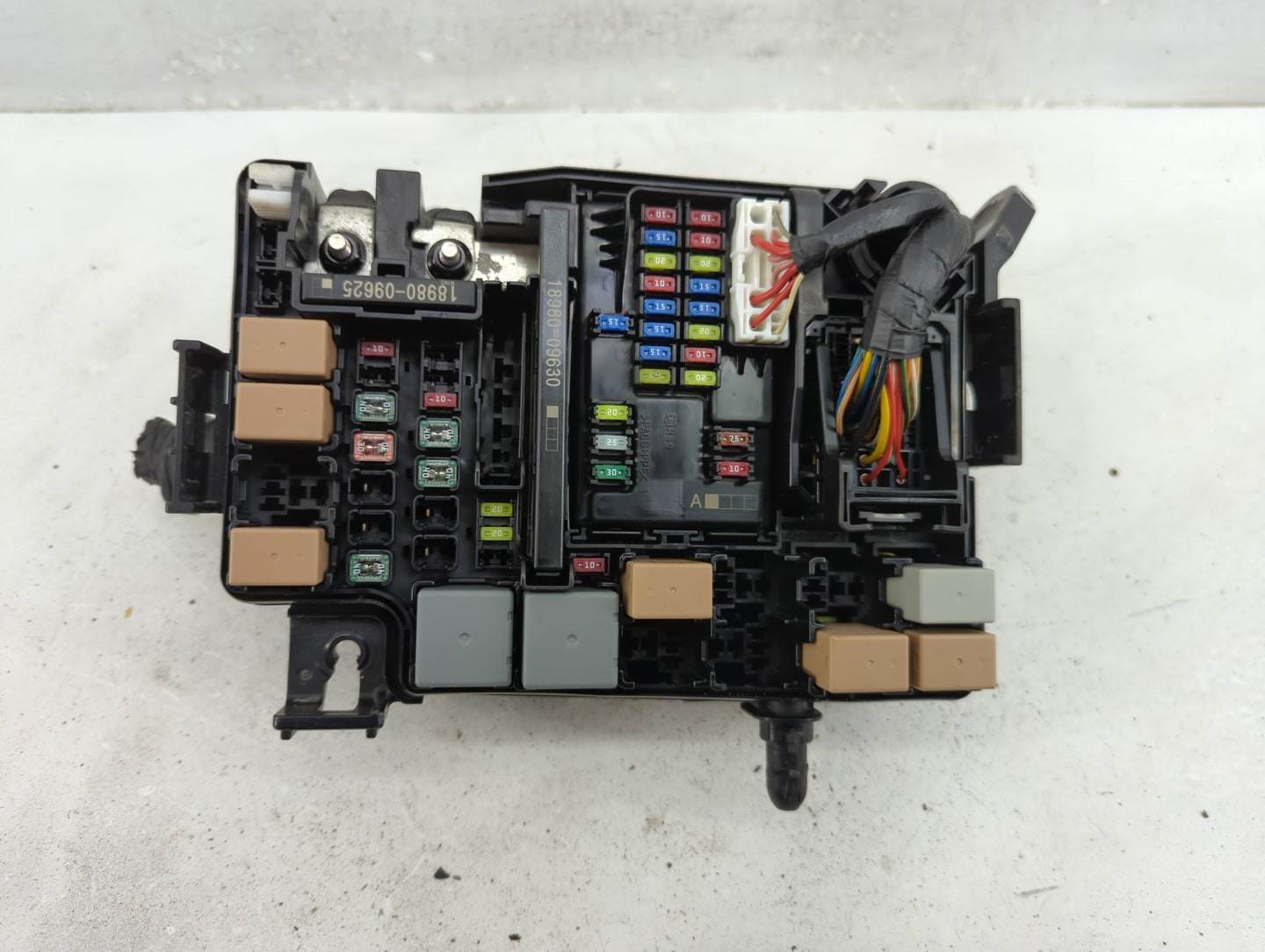 2017 Hyundai Elantra Fusebox Fuse Box Panel Relay Module P/N:91203 F2200 Fits OEM Used Auto Parts - Oemusedautoparts1.com
