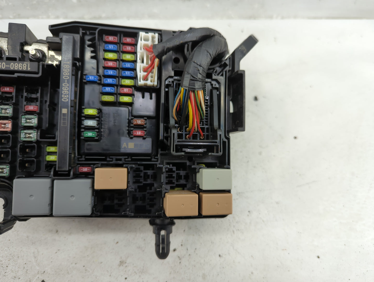 2017 Hyundai Elantra Fusebox Fuse Box Panel Relay Module P/N:91203 F2200 Fits OEM Used Auto Parts - Oemusedautoparts1.com