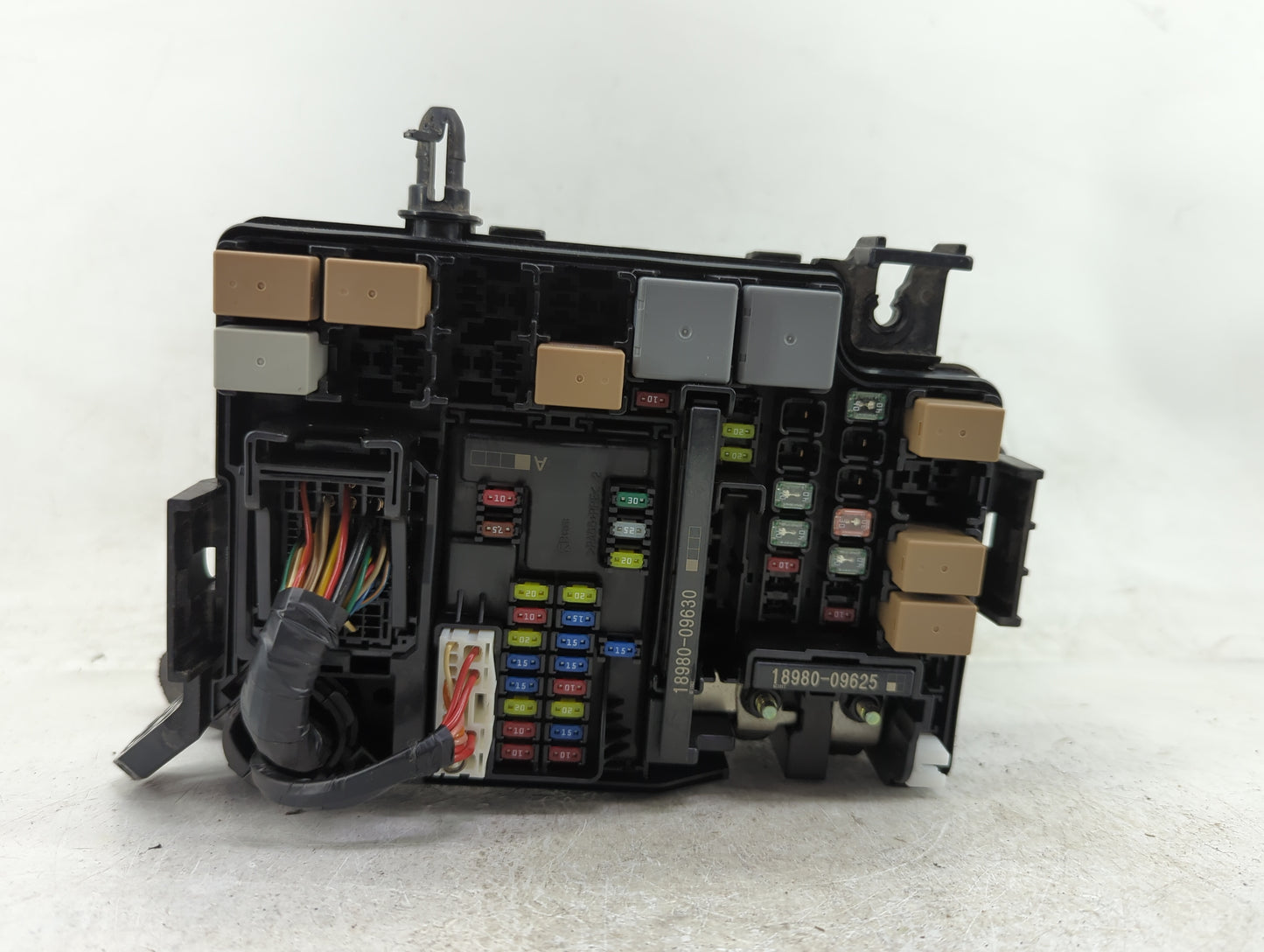 2017 Hyundai Elantra Fusebox Fuse Box Panel Relay Module P/N:91203 F2200 Fits OEM Used Auto Parts - Oemusedautoparts1.com