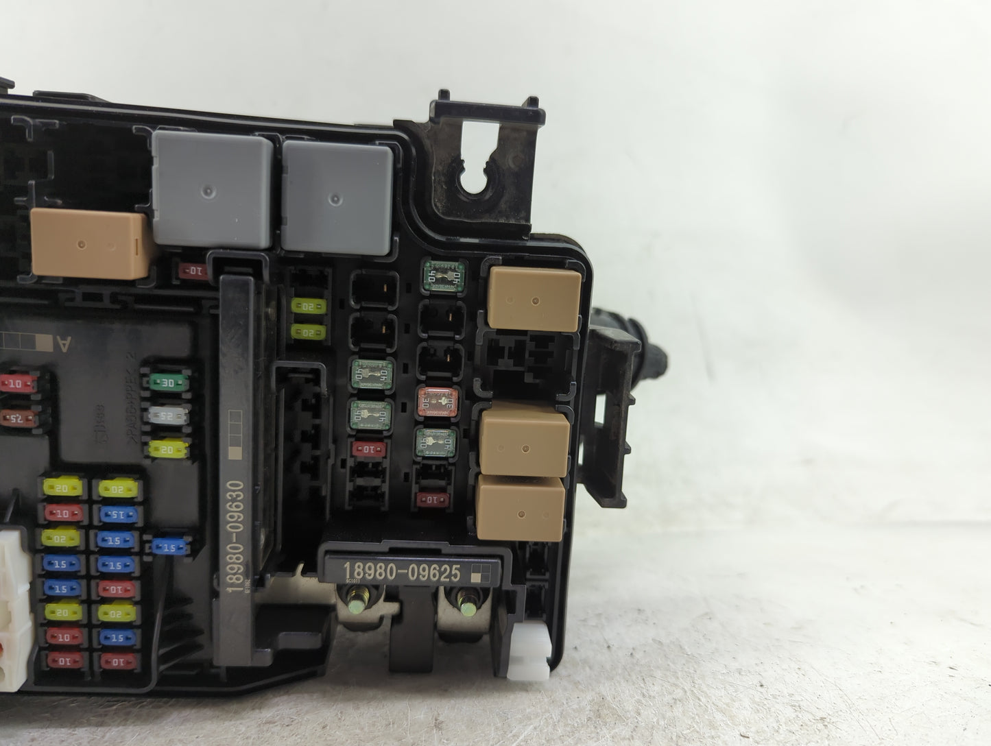 2017 Hyundai Elantra Fusebox Fuse Box Panel Relay Module P/N:91203 F2200 Fits OEM Used Auto Parts - Oemusedautoparts1.com